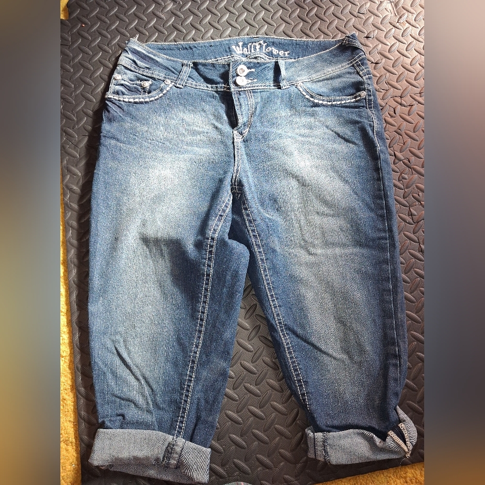 Wallflower Distressed Mid-Blue Cropped  Capri Size 16